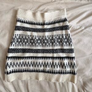 LOFT Black and White Geometric Women's Sweater